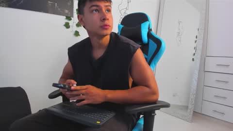 Snapshot of oliver_bray chatting on March 5, 4:46 pm Oliver bray online show from March 5, 4:46 pm