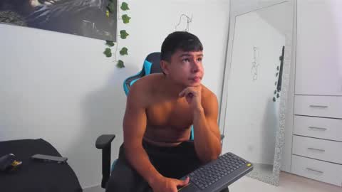 Snapshot of oliver_bray chatting on March 6, 3:13 pm Oliver bray online show from March 6, 3:13 pm