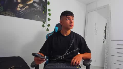 Snapshot of oliver_bray chatting on March 8, 12:11 am Oliver bray online show from March 8, 12:11 am