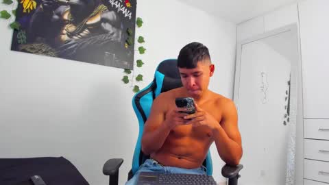 Snapshot of oliver_bray chatting on March 10, 4:25 pm Oliver bray online show from March 10, 4:25 pm