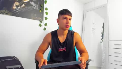 Snapshot of oliver_bray chatting on March 11, 3:45 pm Oliver bray online show from March 11, 3:45 pm