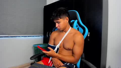 Snapshot of oliver_bray chatting on September 26, 4:00 pm Oliver bray online show from September 26, 4:00 pm