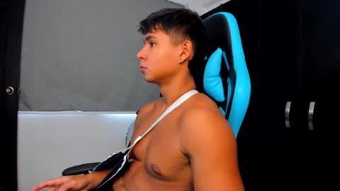 Snapshot of oliver_bray chatting on October 3, 5:43 pm Oliver bray online show from October 3, 5:43 pm