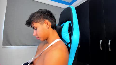 Snapshot of oliver_bray chatting on October 8, 5:21 pm Oliver bray online show from October 8, 5:21 pm