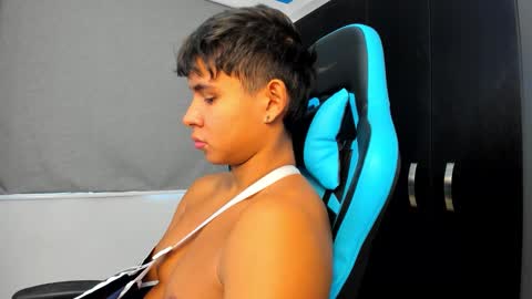 Snapshot of oliver_bray chatting on October 9, 5:55 pm Oliver bray online show from October 9, 5:55 pm