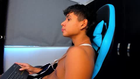 Snapshot of oliver_bray chatting on October 14, 6:09 pm Oliver bray online show from October 14, 6:09 pm