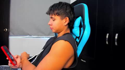 Snapshot of oliver_bray chatting on October 15, 6:19 pm Oliver bray online show from October 15, 6:19 pm