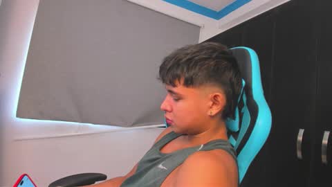 Snapshot of oliver_bray chatting on October 24, 6:26 pm Oliver bray online show from October 24, 6:26 pm