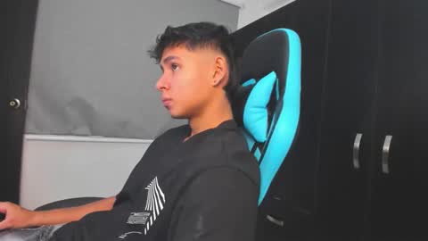 Snapshot of oliver_bray chatting on October 25, 10:26 pm Oliver bray online show from October 25, 10:26 pm