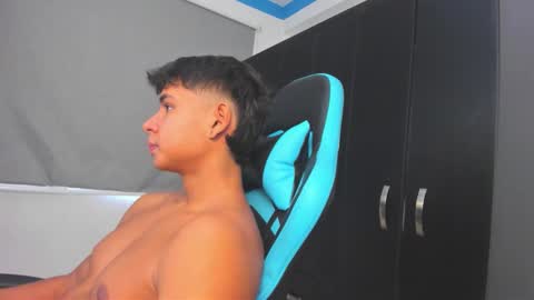 Snapshot of oliver_bray chatting on October 27, 5:17 pm Oliver bray online show from October 27, 5:17 pm