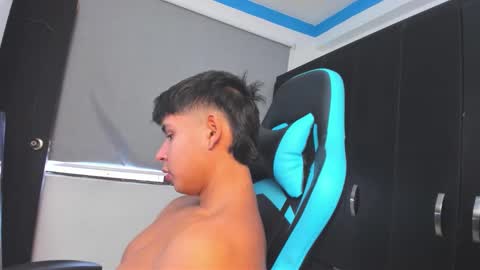 Snapshot of oliver_bray chatting on October 29, 6:20 pm Oliver bray online show from October 29, 6:20 pm