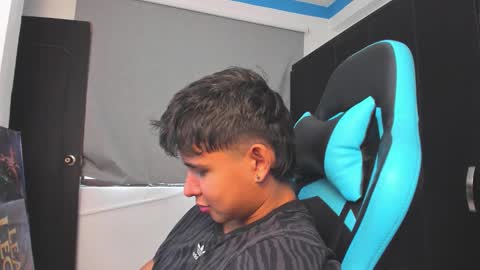 Snapshot of oliver_bray chatting on October 31, 6:53 pm Oliver bray online show from October 31, 6:53 pm