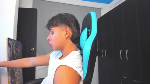 Snapshot of oliver_bray chatting on November 8, 1:39 am Oliver bray online show from November 8, 1:39 am