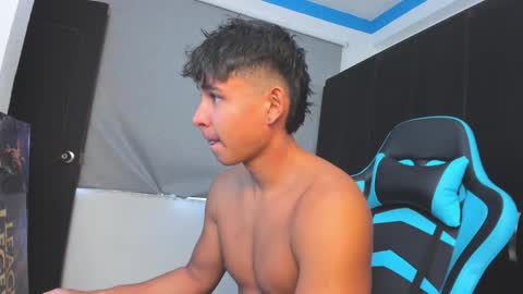 Snapshot of oliver_bray chatting on November 17, 3:29 pm Oliver bray online show from November 17, 3:29 pm