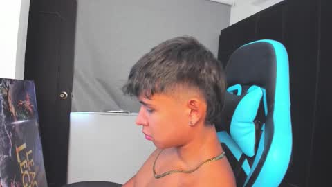 Snapshot of oliver_bray chatting on November 18, 6:34 pm Oliver bray online show from November 18, 6:34 pm