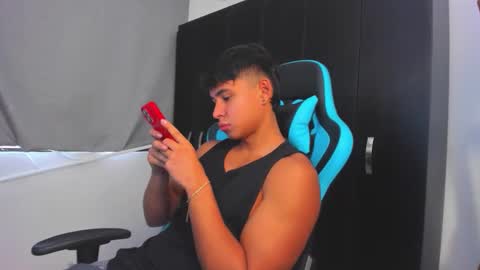 Snapshot of oliver_bray chatting on November 21, 3:00 pm Oliver bray online show from November 21, 3:00 pm