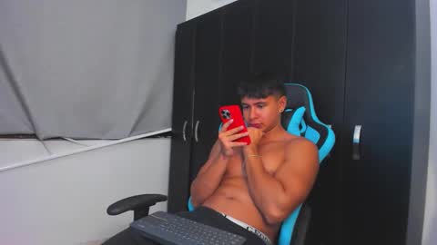 Snapshot of oliver_bray chatting on November 22, 3:05 am Oliver bray online show from November 22, 3:05 am