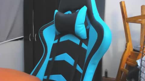 Snapshot of oliver_bray chatting on November 23, 3:28 am Oliver bray online show from November 23, 3:28 am