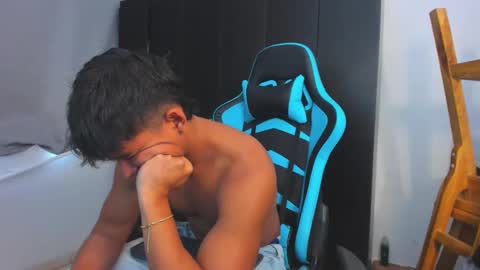 Snapshot of oliver_bray chatting on November 23, 3:34 pm Oliver bray online show from November 23, 3:34 pm