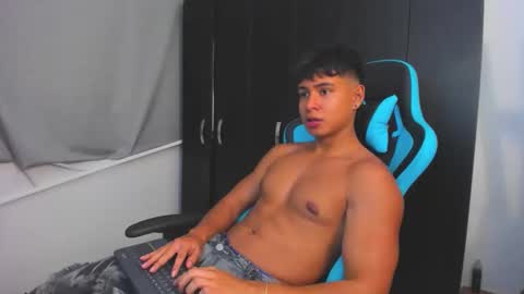 Snapshot of oliver_bray chatting on November 24, 3:39 am Oliver bray online show from November 24, 3:39 am