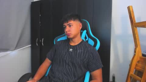 Snapshot of oliver_bray chatting on November 25, 3:34 pm Oliver bray online show from November 25, 3:34 pm