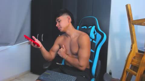 Snapshot of oliver_bray chatting on November 26, 4:52 pm Oliver bray online show from November 26, 4:52 pm