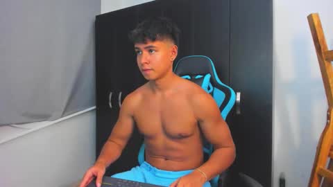 Snapshot of oliver_bray chatting on November 27, 4:58 am Oliver bray online show from November 27, 4:58 am