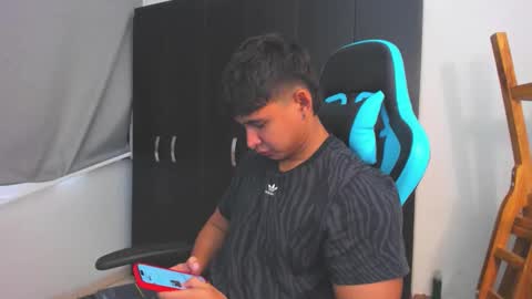 Snapshot of oliver_bray chatting on December 4, 5:10 pm Oliver bray online show from December 4, 5:10 pm