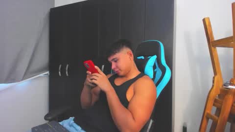 Snapshot of oliver_bray chatting on December 13, 8:14 pm Oliver bray online show from December 13, 8:14 pm