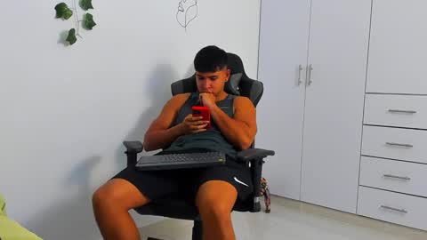 Snapshot of oliver_bray chatting on December 14, 10:58 pm Oliver bray online show from December 14, 10:58 pm