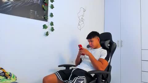 Snapshot of oliver_bray chatting on December 16, 6:24 pm Oliver bray online show from December 16, 6:24 pm