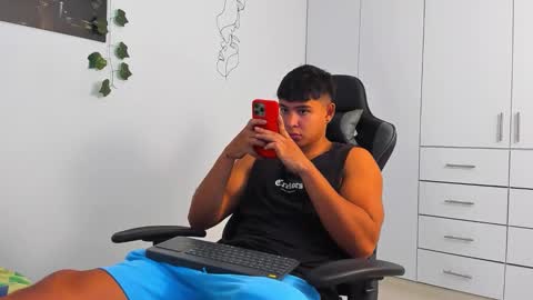 Snapshot of oliver_bray chatting on December 17, 8:48 pm Oliver bray online show from December 17, 8:48 pm