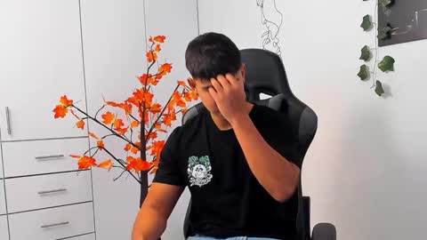 Snapshot of oliver_bray chatting on January 6, 5:49 pm Oliver bray online show from January 6, 5:49 pm