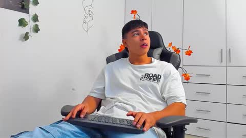 Snapshot of oliver_bray chatting on January 10, 4:20 pm Oliver bray online show from January 10, 4:20 pm