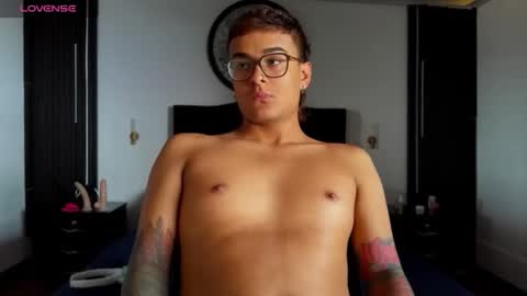 HansOliver online show from February 3, 6:46 pm