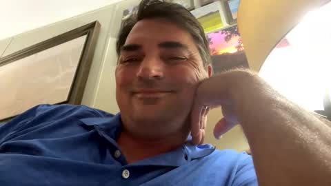 oliverclothesoff1211 online show from April 12, 12:59 am