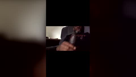 olivertwist1273 online show from April 25, 2:58 pm