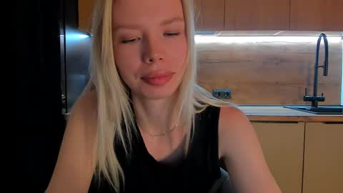 Olivia 3 online show from May 9, 9:20 pm