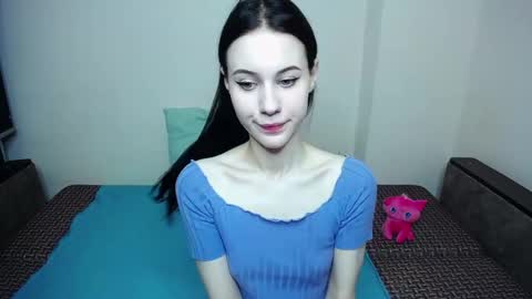 olivia_graceee online show from April 8, 8:36 am