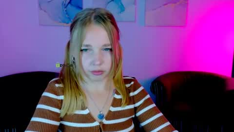 Snapshot of olivia_kit chatting on July 10, 12:30 pm olivia_kit online show from July 10, 12:30 pm