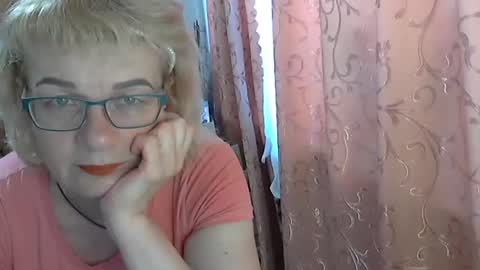 Snapshot of olivia_mia25 chatting on June 17, 7:33 am Olivia Mia online show from June 17, 7:33 am