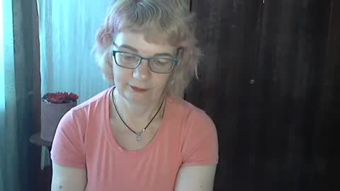 Snapshot of olivia_mia25 chatting on July 11, 8:28 am Olivia Mia online show from July 11, 8:28 am
