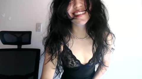 oliviaaa__ online show from February 8, 3:59 pm