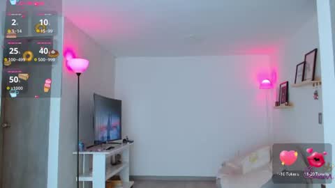 Snapshot of oliviabran_ chatting on June 23, 3:43 pm Olivia Bram online show from June 23, 3:43 pm
