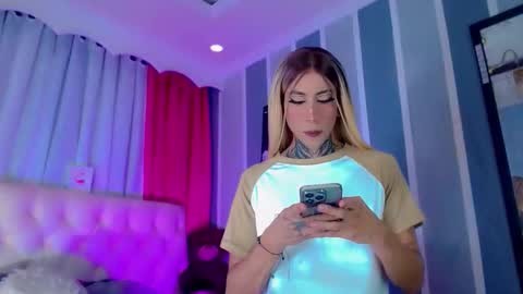 Snapshot of oliviahot01 chatting on April 25, 1:41 am oliviahot01 online show from April 25, 1:41 am