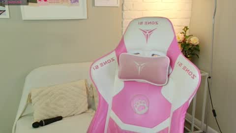 Olivia online show from October 8, 5:10 pm