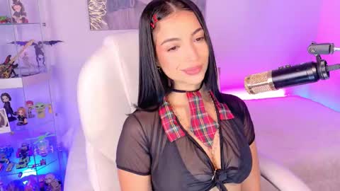 Olivia Mcneill  online show from December 5, 12:03 pm