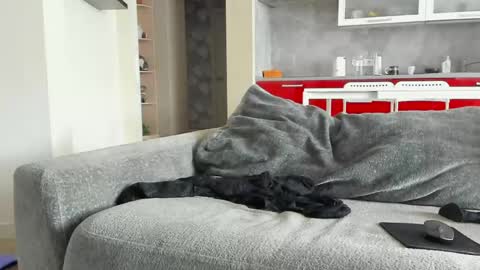 oliviamuur online show from April 16, 6:14 am