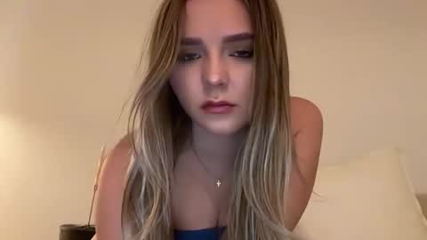 Snapshot of oliviaraee3 chatting on March 22, 9:40 pm oliviaraee3 online show from March 22, 9:40 pm