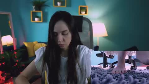 oliviaweles online show from August 5, 10:51 am